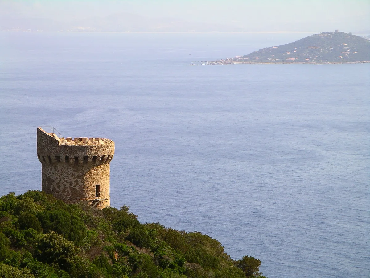 Genoese tower on the coast of Corsica, remnants of a colonial past (Tanos/Wikimedia Commons)