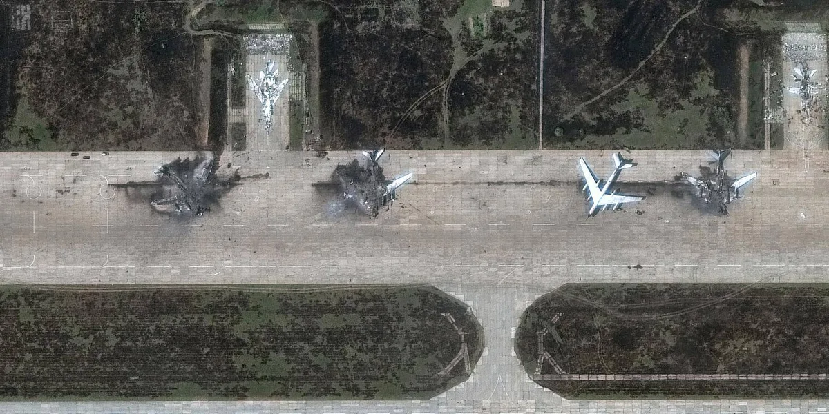 Destroyed Tu-95 bombers on the tarmac at airbase in Russia Following Operation Spiderweb (Satellite Images Maxar Technologies)